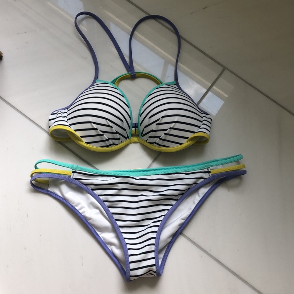 Victoria’s Secret bikini set